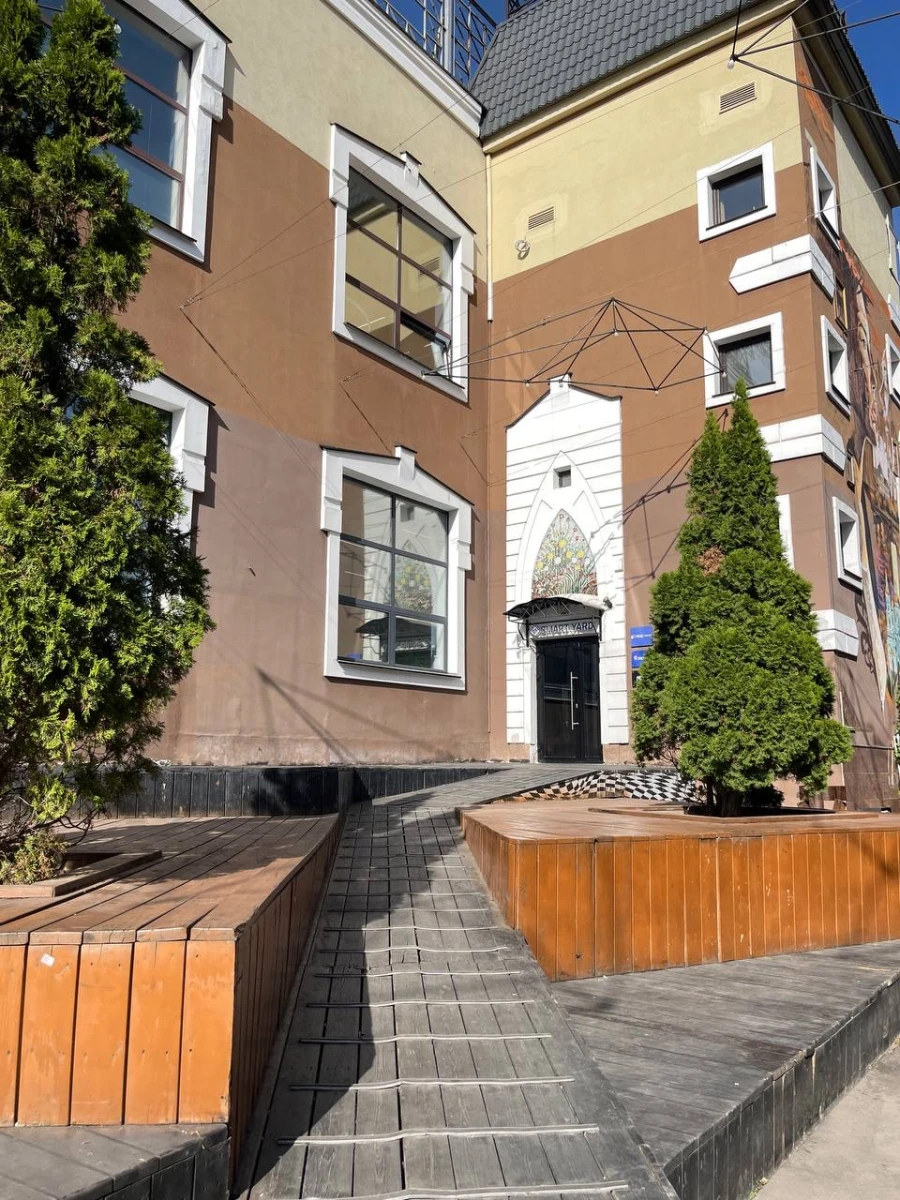 Арт-дворик на Бауманской