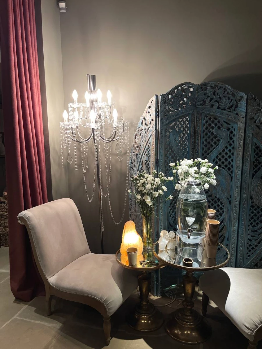 Студия йоги, магазин и кофейня Pheromone