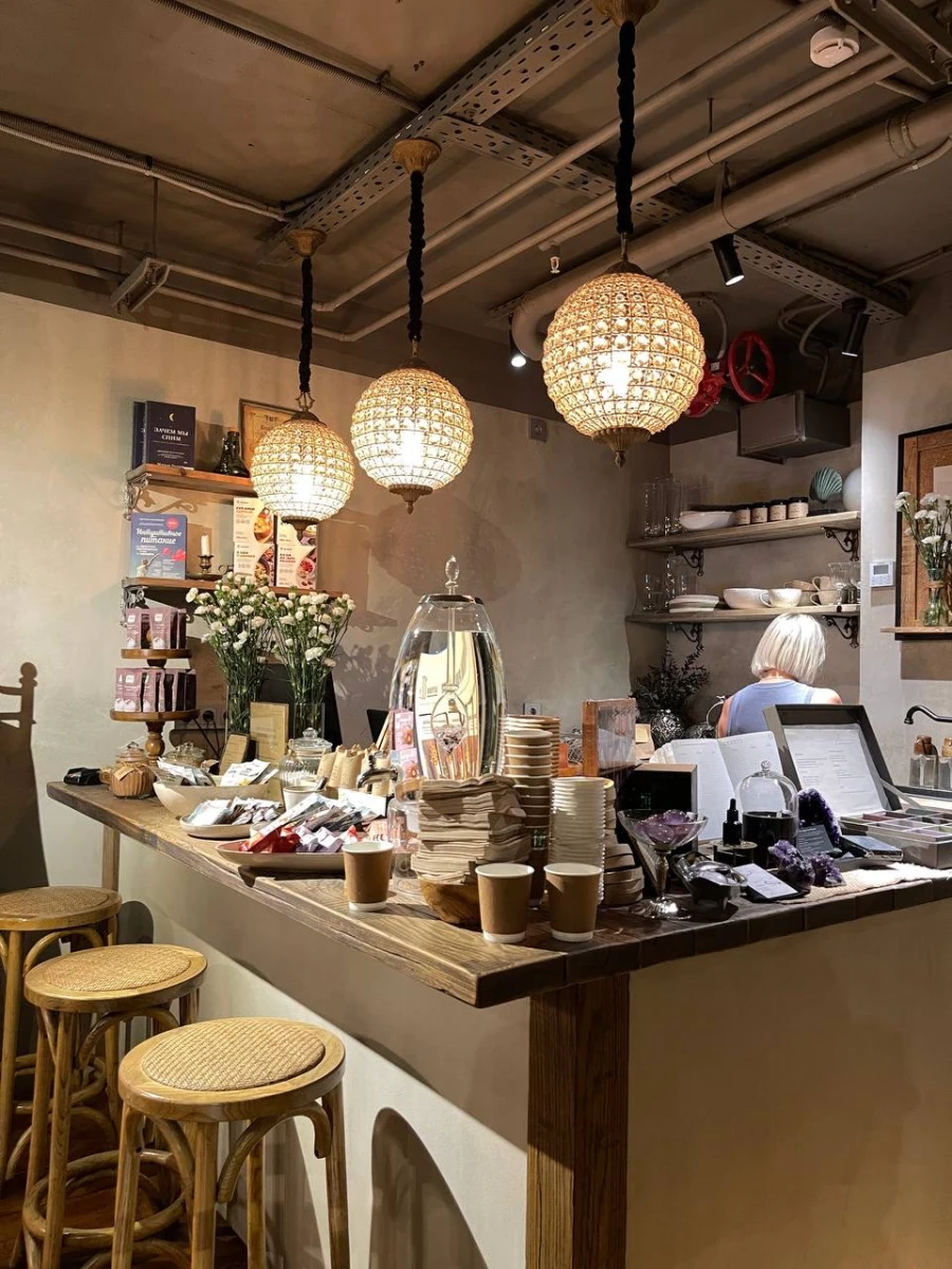 Студия йоги, магазин и кофейня Pheromone