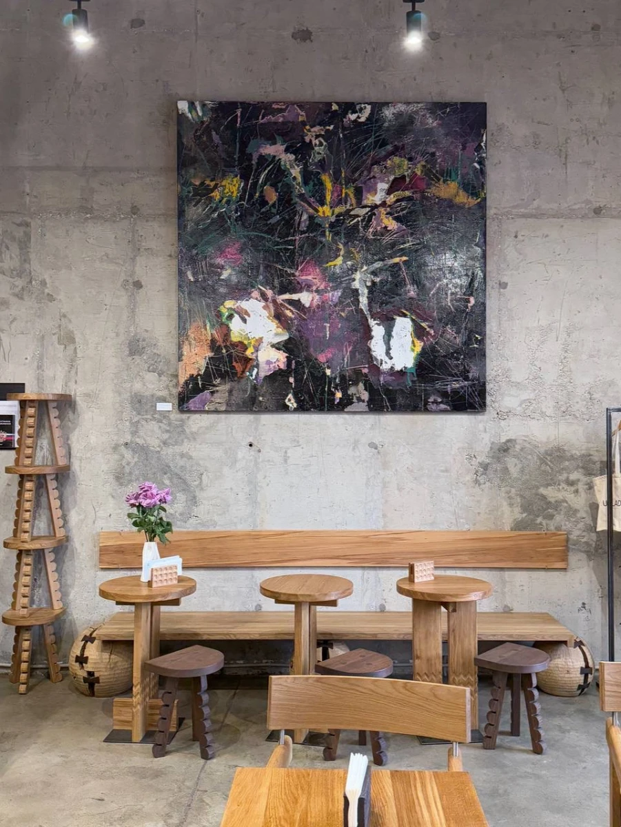 Кафе и мебельный салон Uclad space