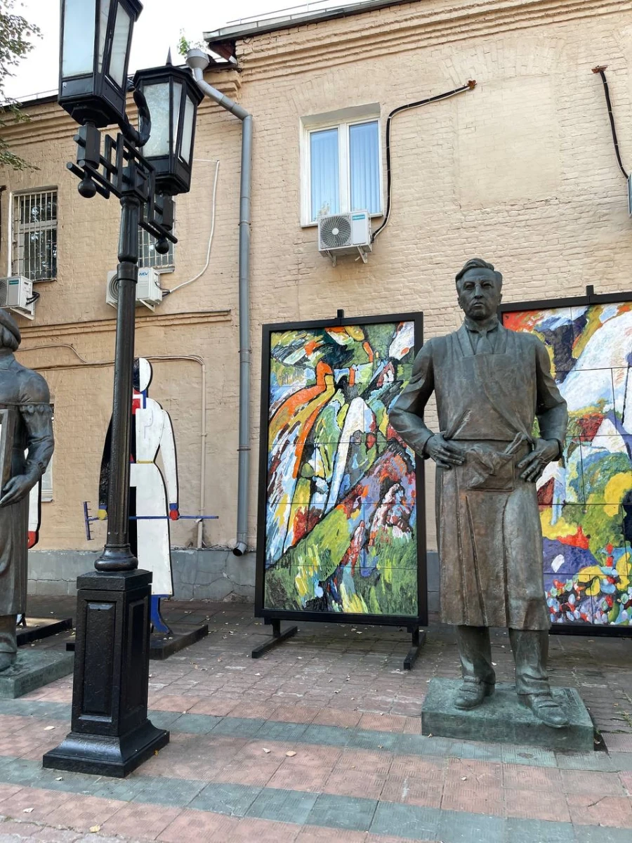 Двор музея ММОМА