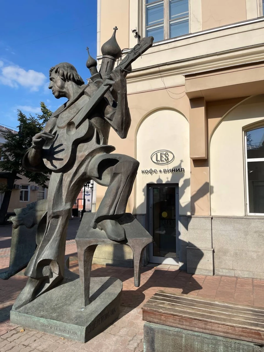 Двор музея ММОМА