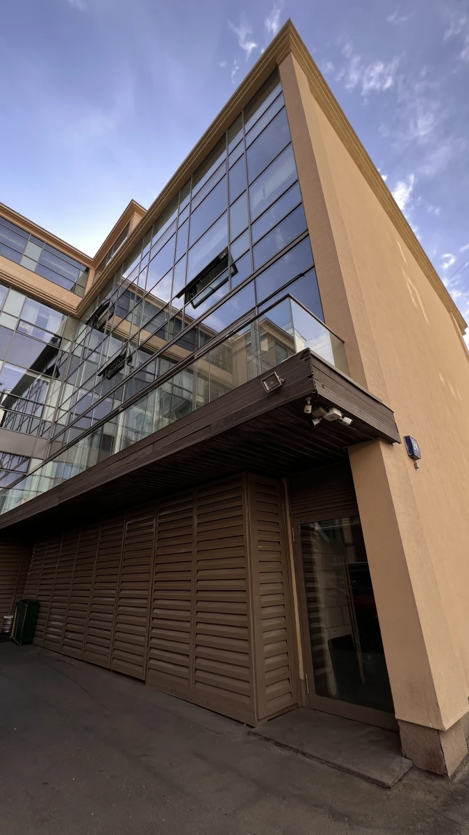 Однотонная стена в бежево-коричневых оттенках