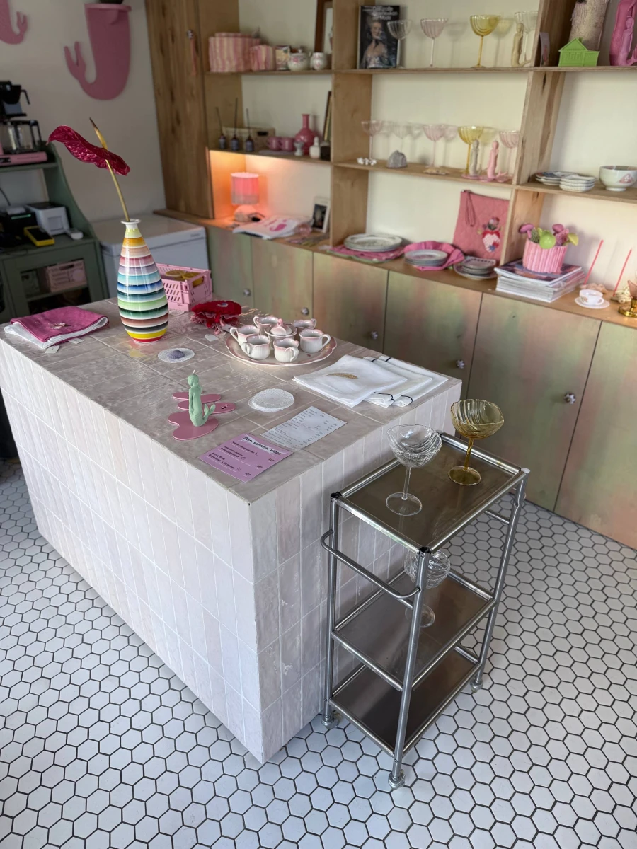 Кофейня и магазин Yellow line