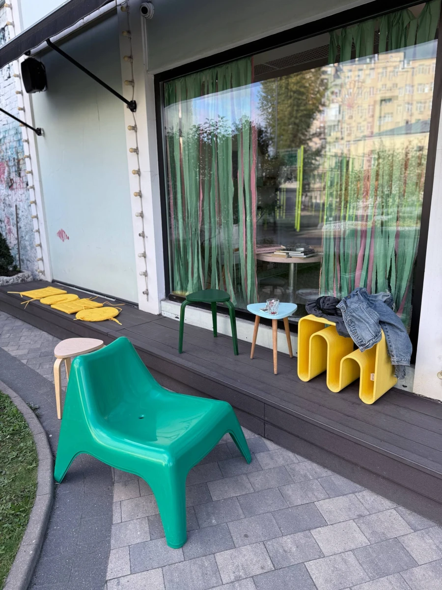 Кофейня и магазин Yellow line