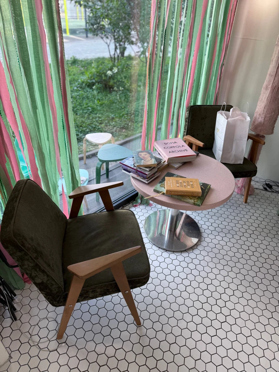 Кофейня и магазин Yellow line