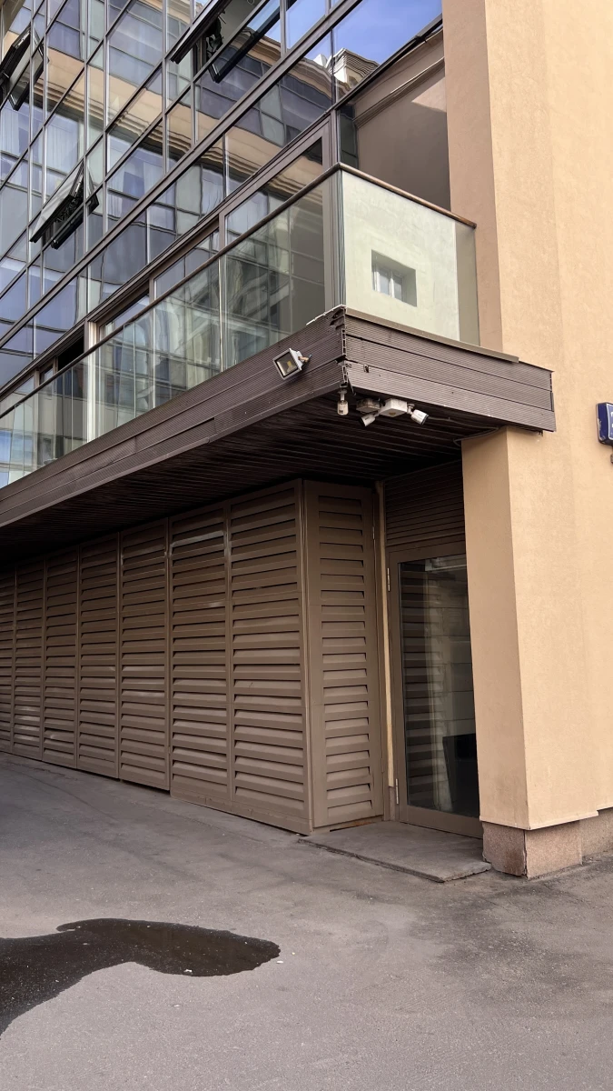 Однотонная стена в бежево-коричневых оттенках