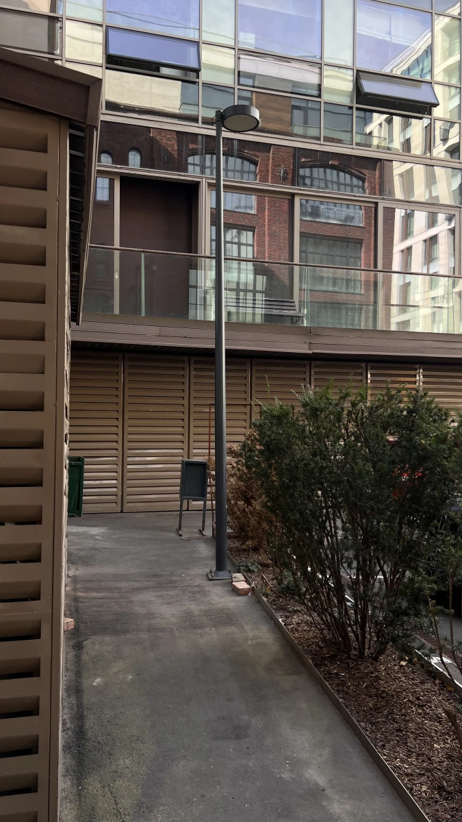 Однотонная стена в бежево-коричневых оттенках