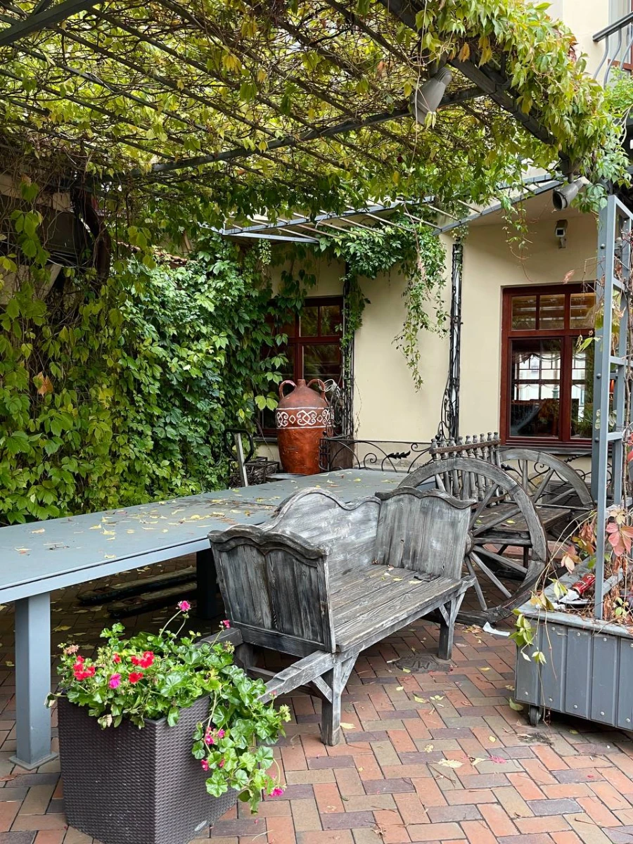 Тифлисский дворик