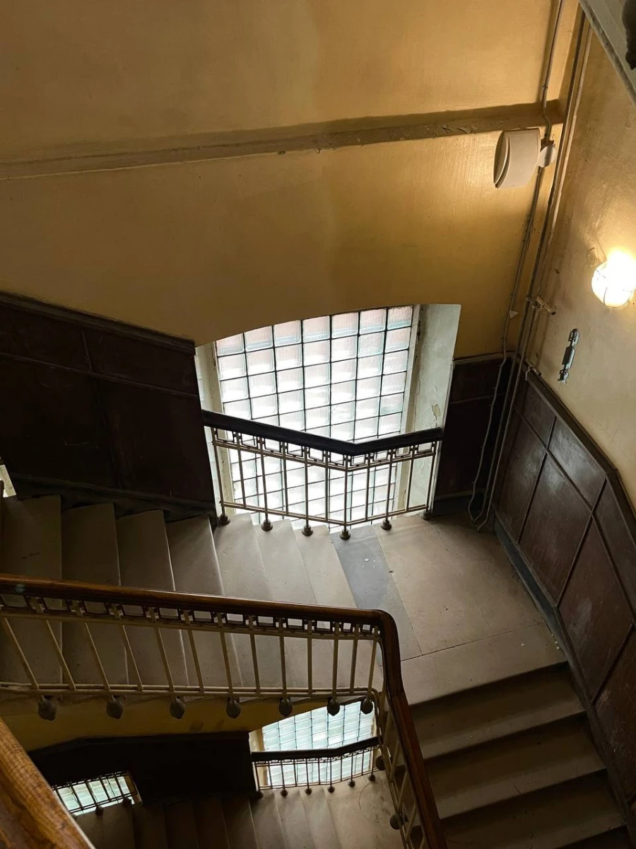 Лестничная площадка в одном из корпусов Красного Октября