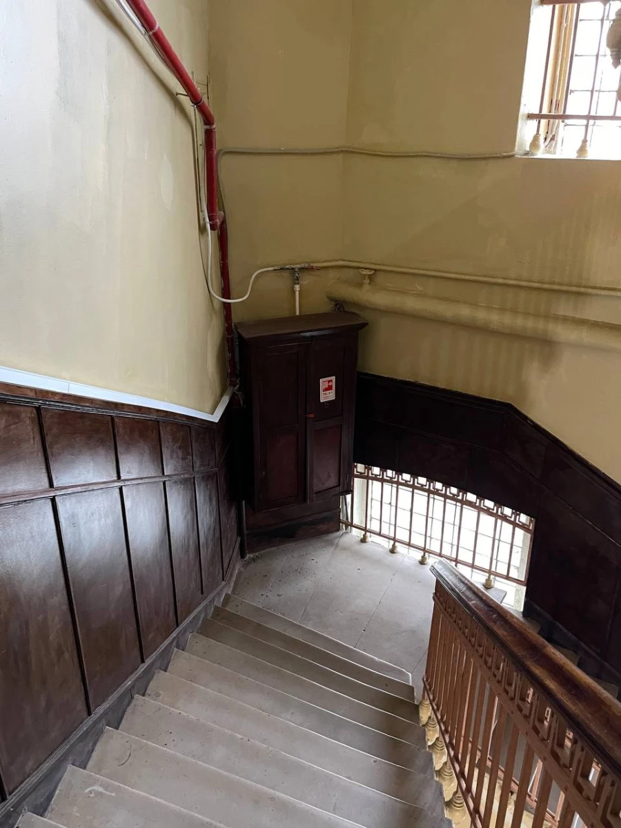 Лестничная площадка в одном из корпусов Красного Октября