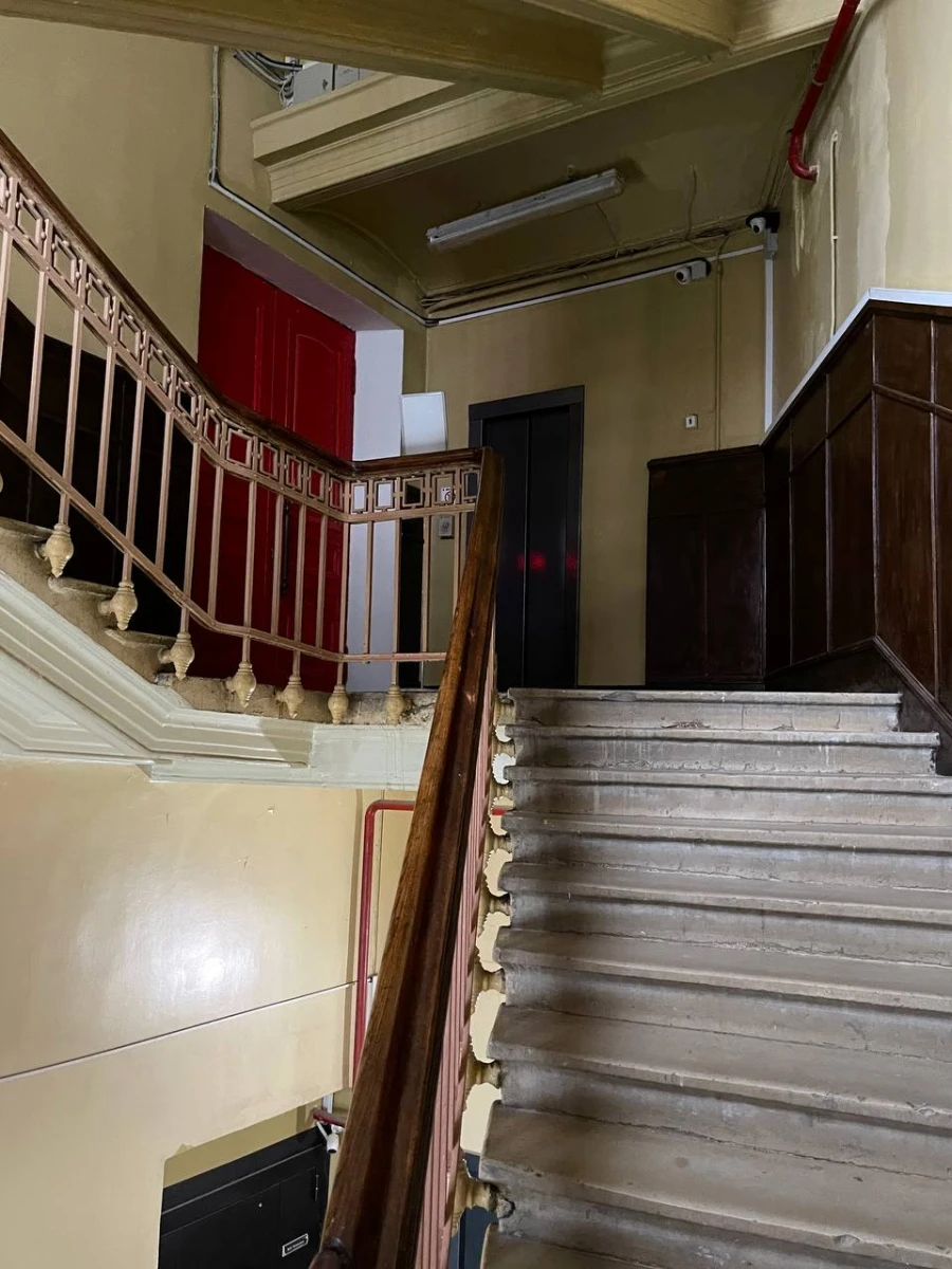 Лестничная площадка в одном из корпусов Красного Октября