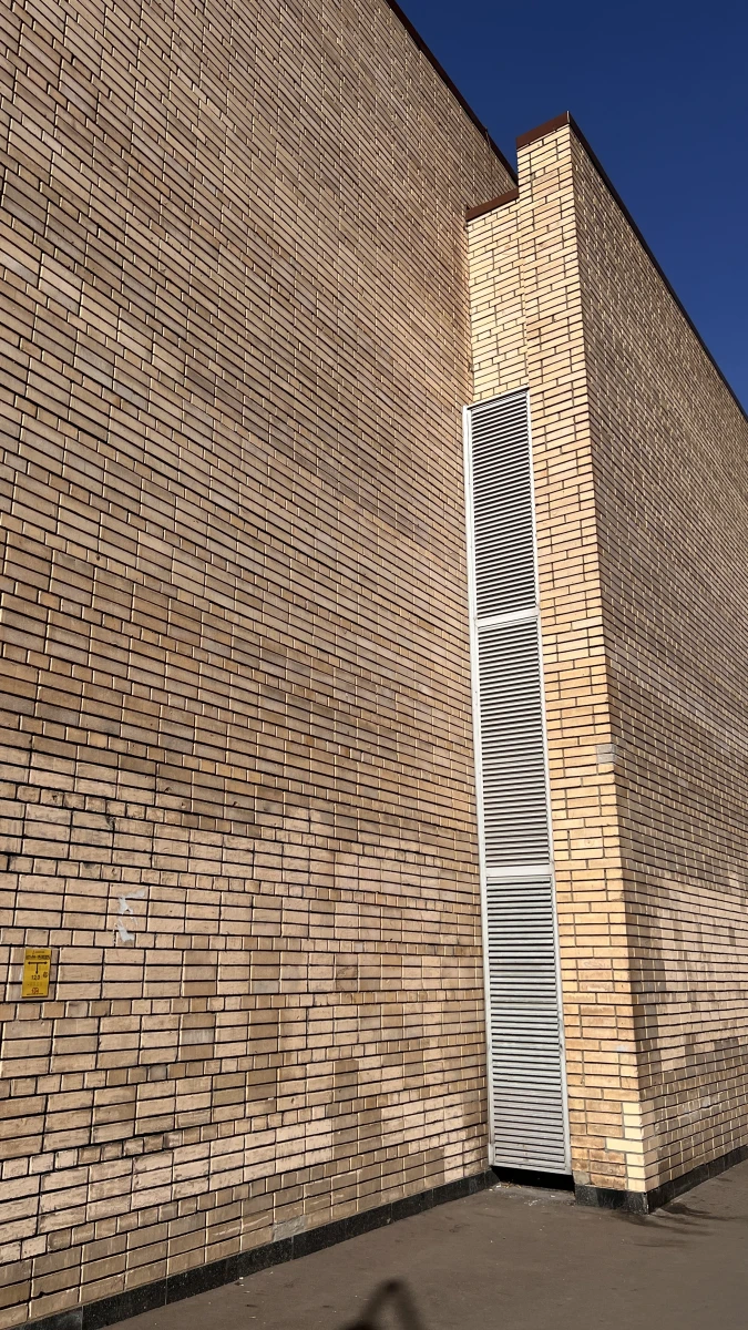 Кирпичная стена