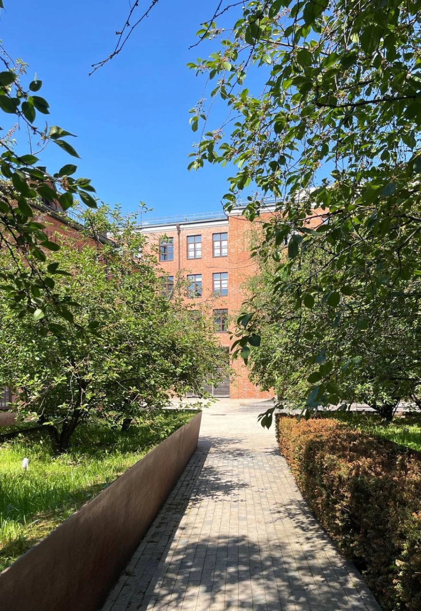 Двор Фабрики Станиславского