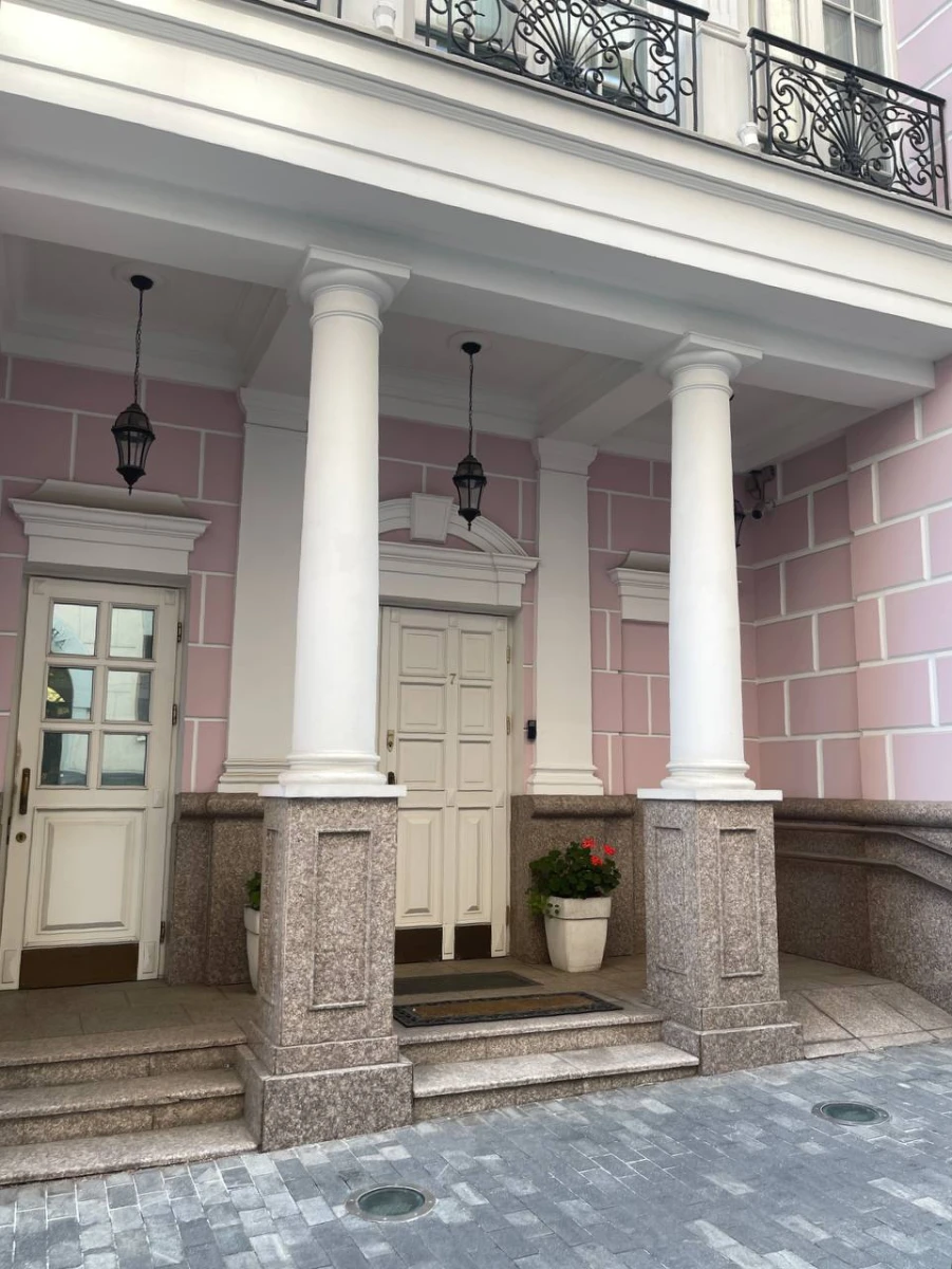 Розовый дом