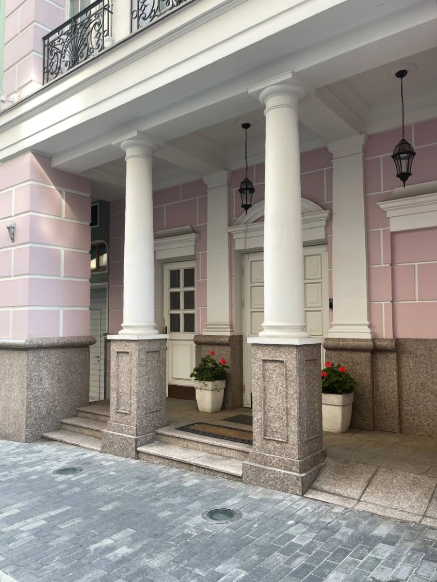 Розовый дом