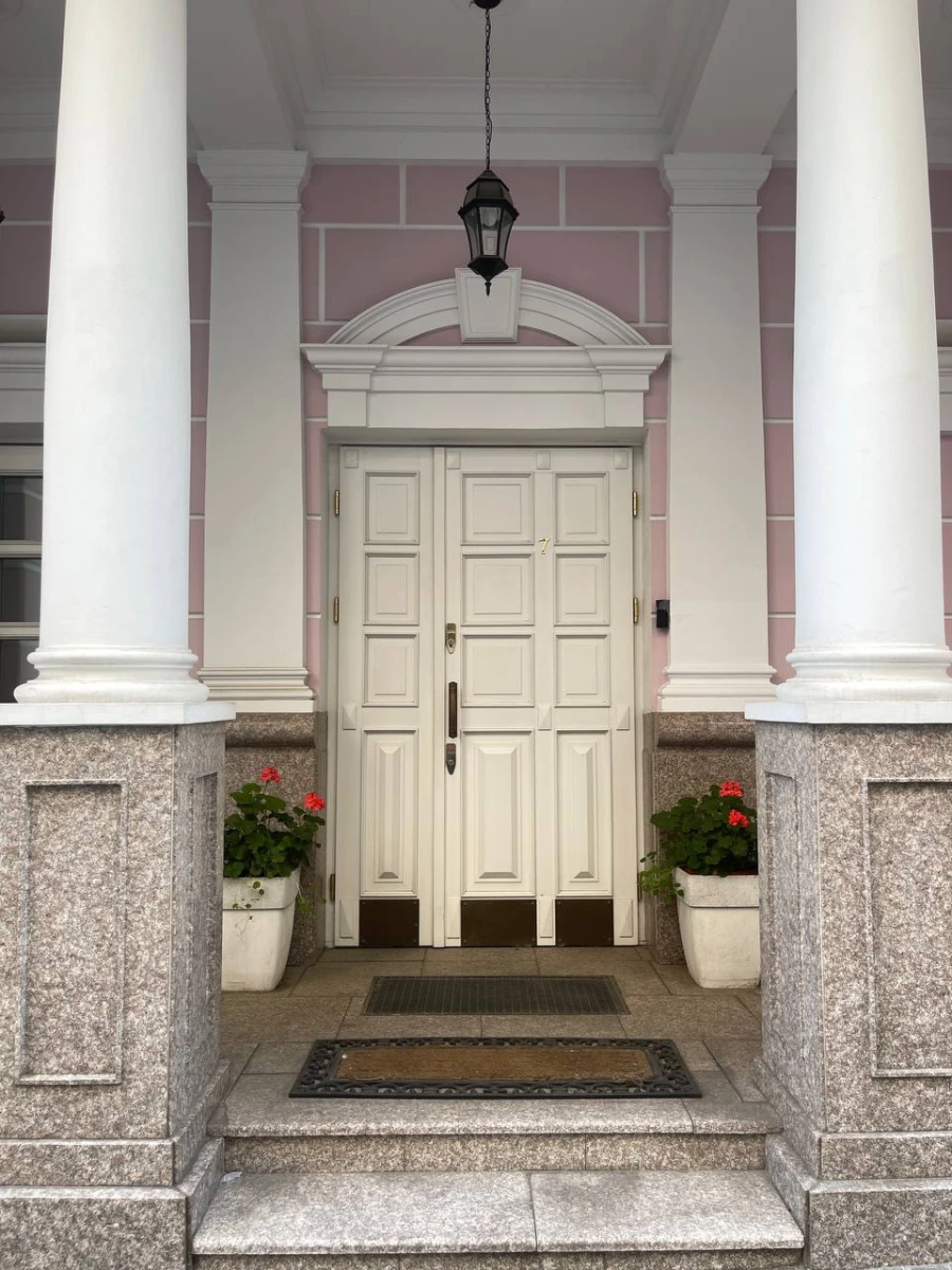 Розовый дом