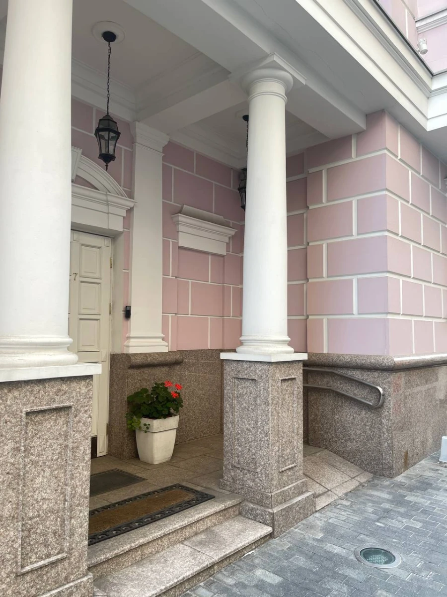 Розовый дом