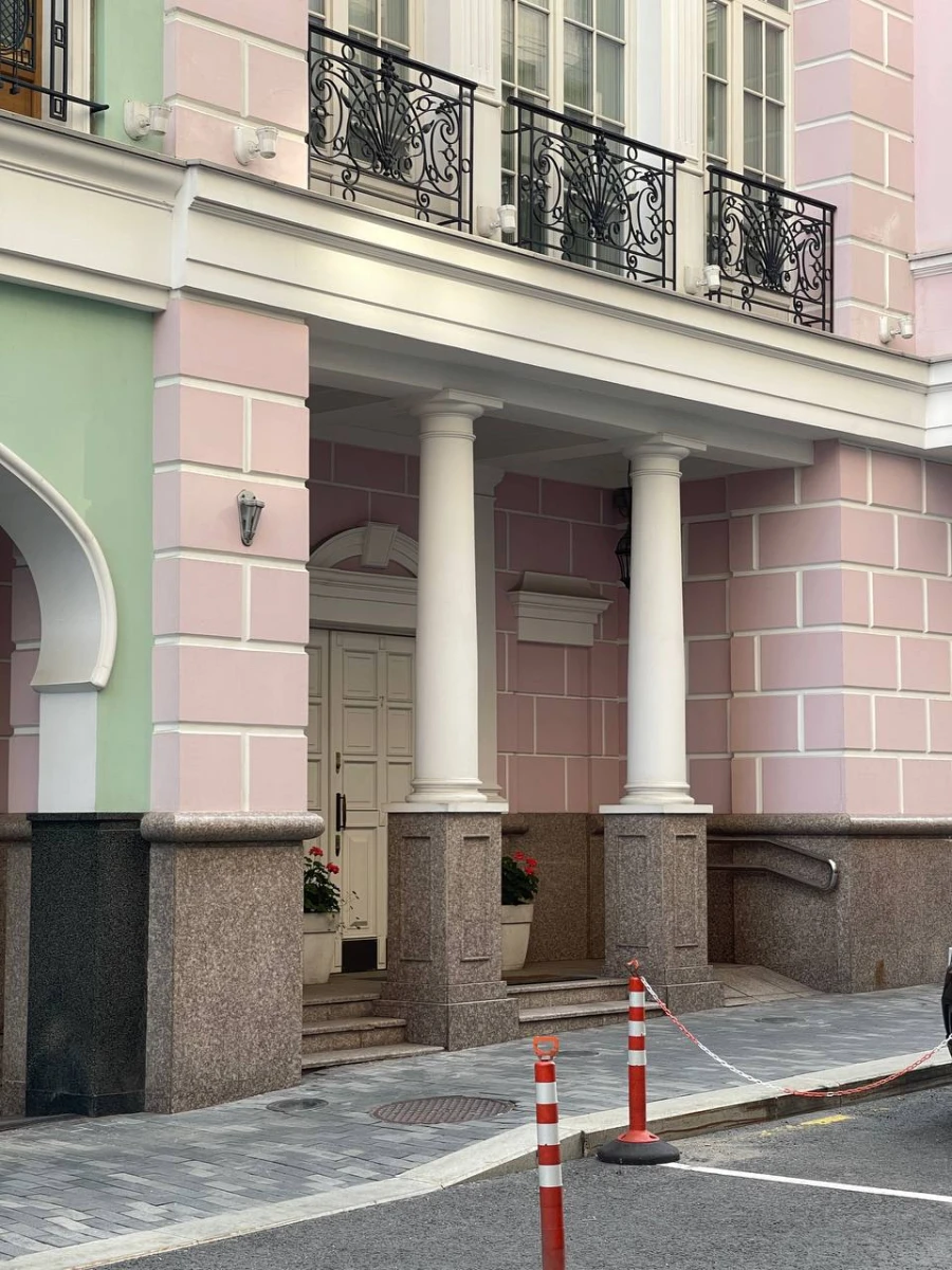 Розовый дом