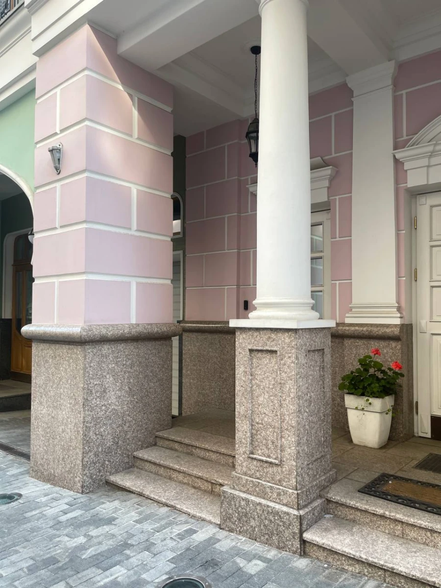 Розовый дом