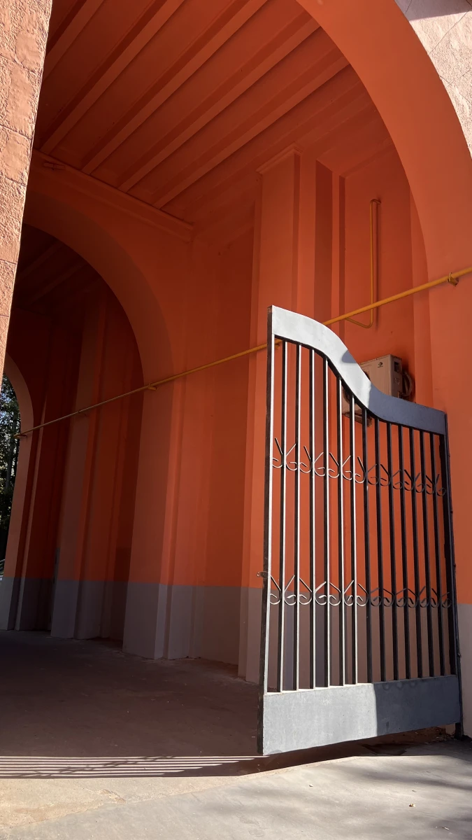 Терракотовая арка