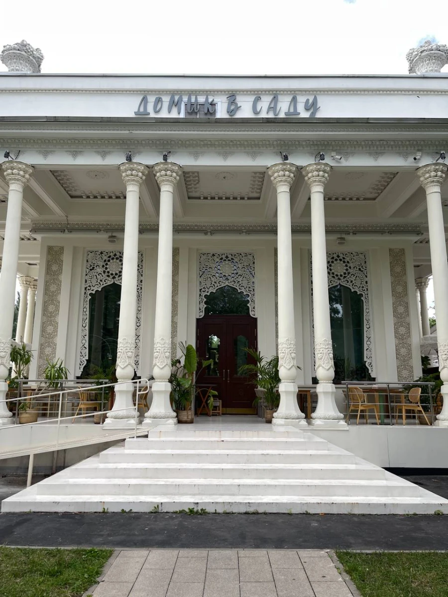 Кафе Домик в саду