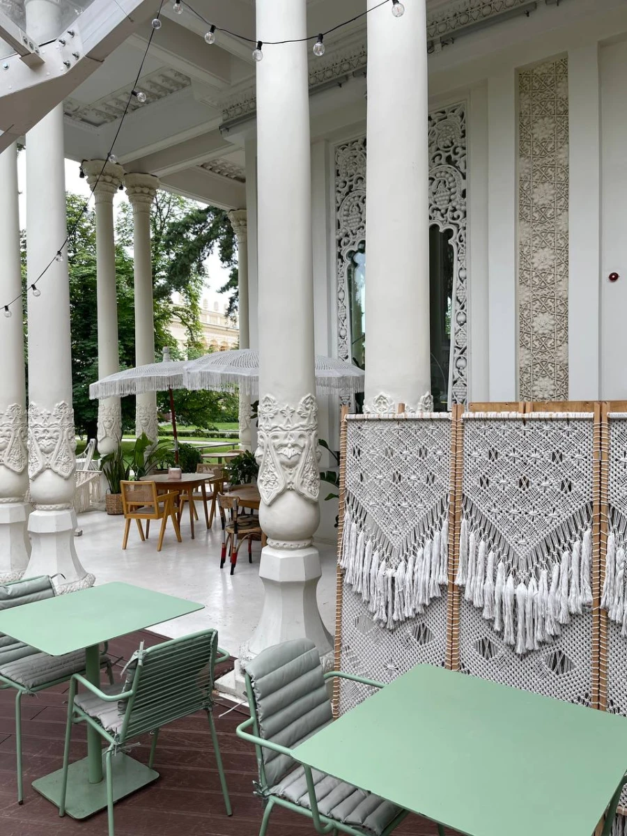 Кафе Домик в саду