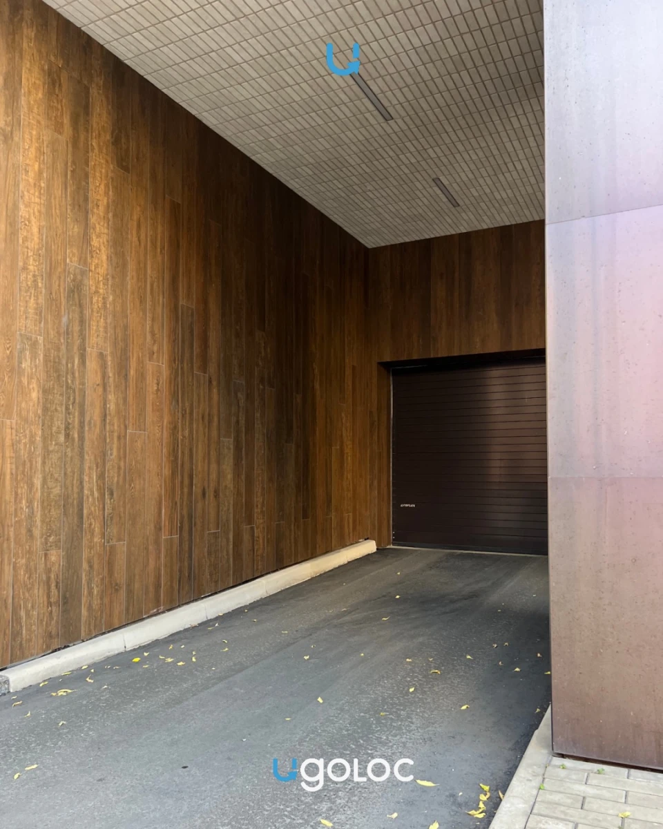 Деревянный фасад в Докучаевом переулке