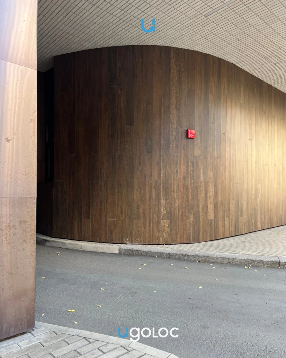 Деревянный фасад в Докучаевом переулке