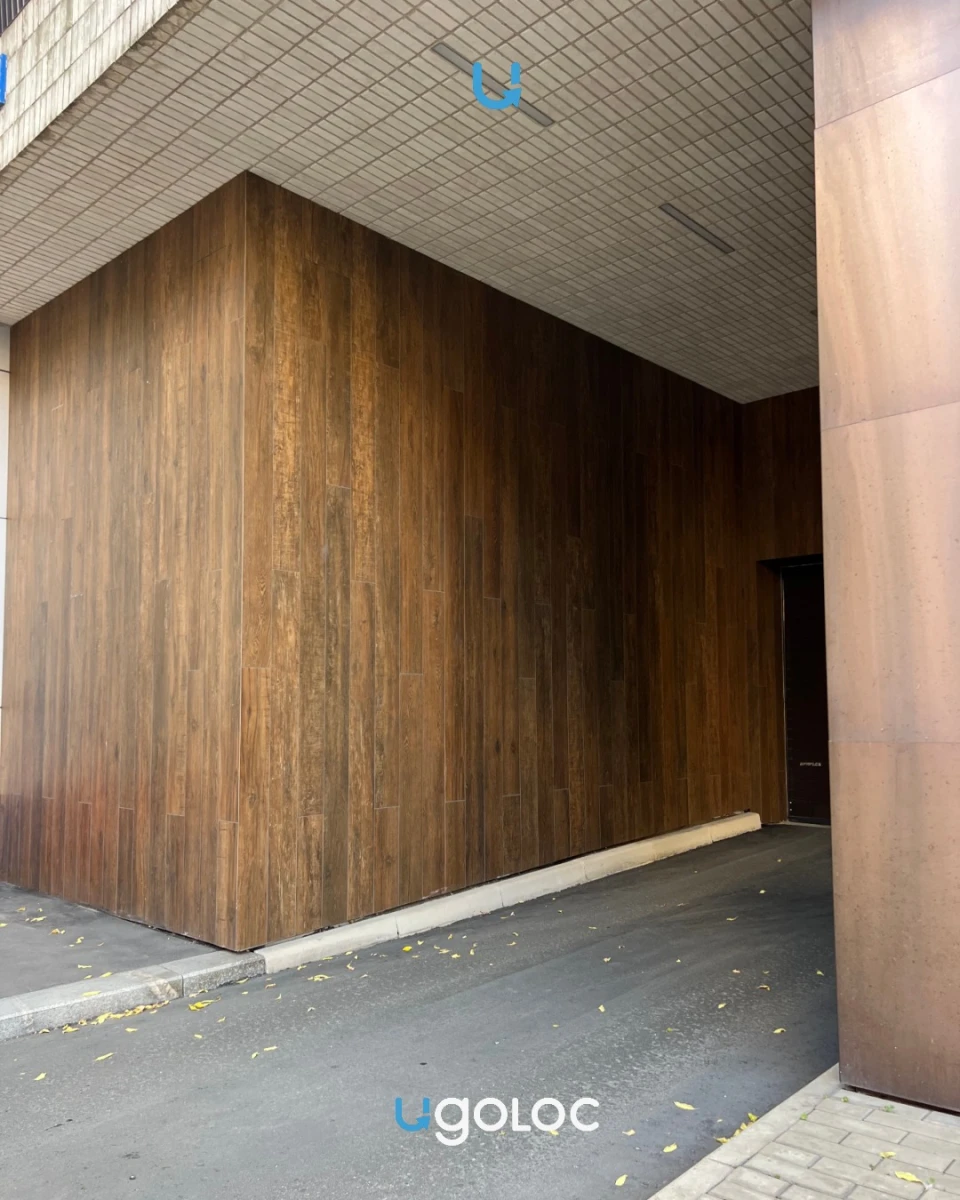 Деревянный фасад в Докучаевом переулке