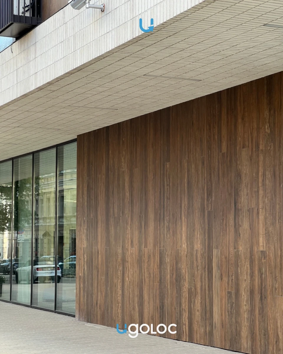 Деревянный фасад в Докучаевом переулке