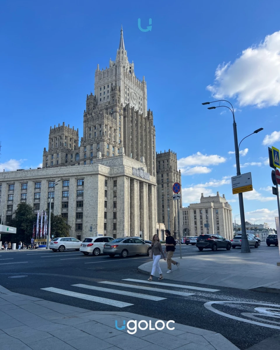 Пешеходный переход с видом на МИД