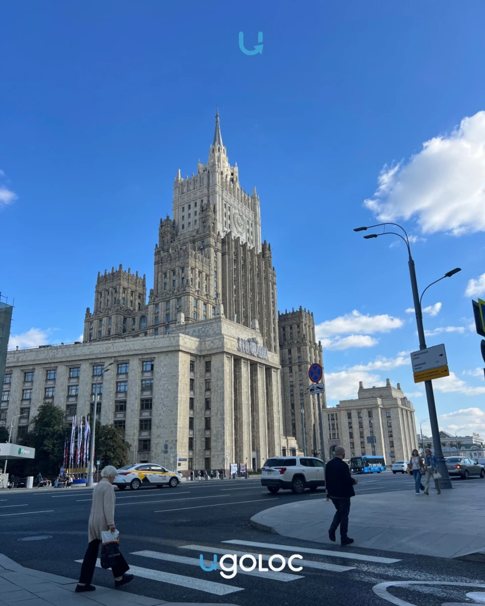 Пешеходный переход с видом на МИД