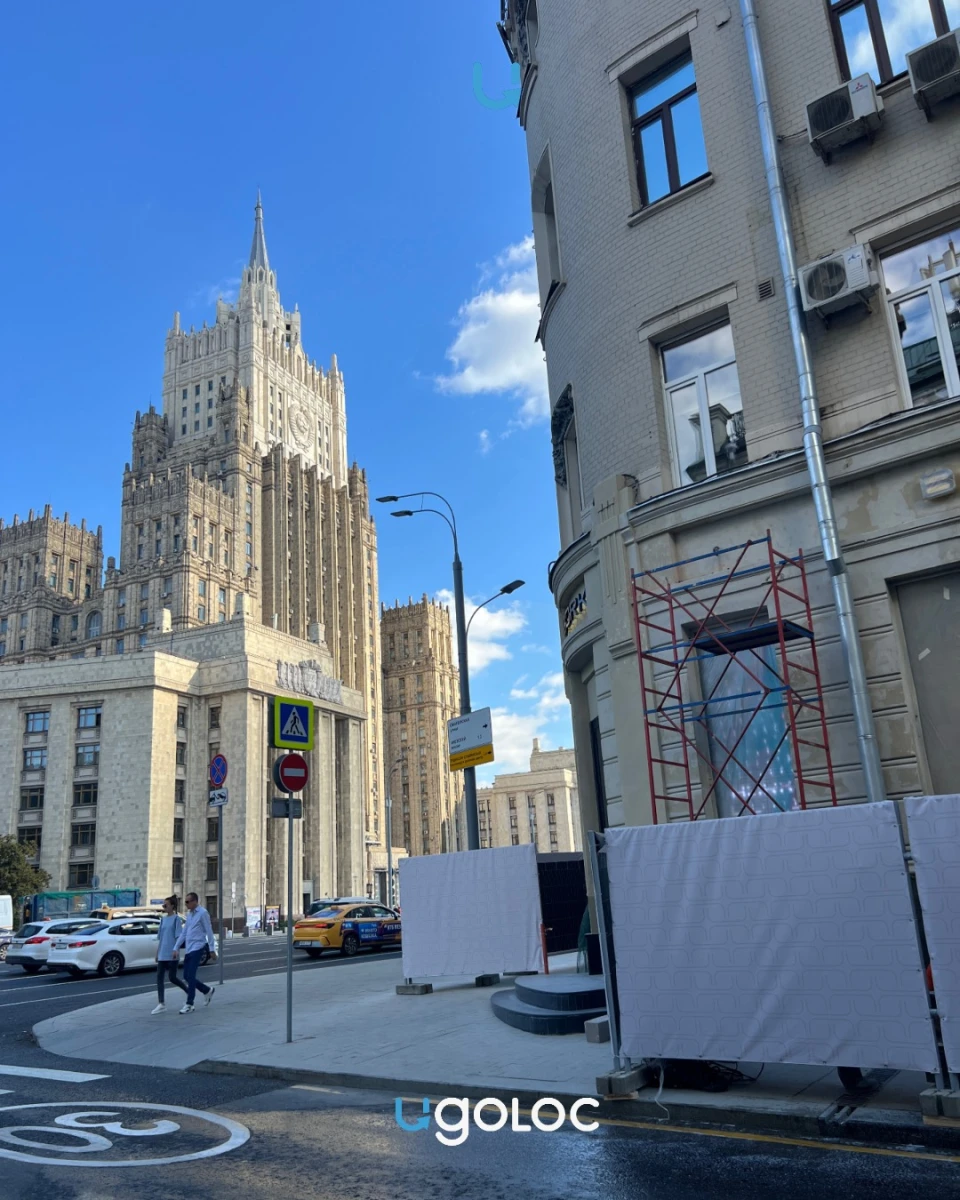 Пешеходный переход с видом на МИД