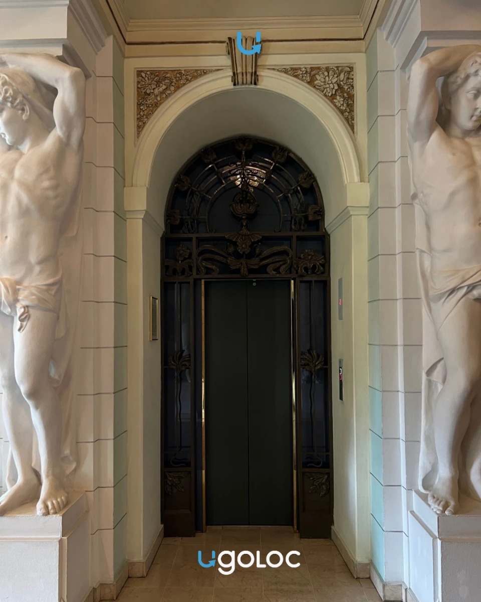 Лифт в отеле "Метрополь"