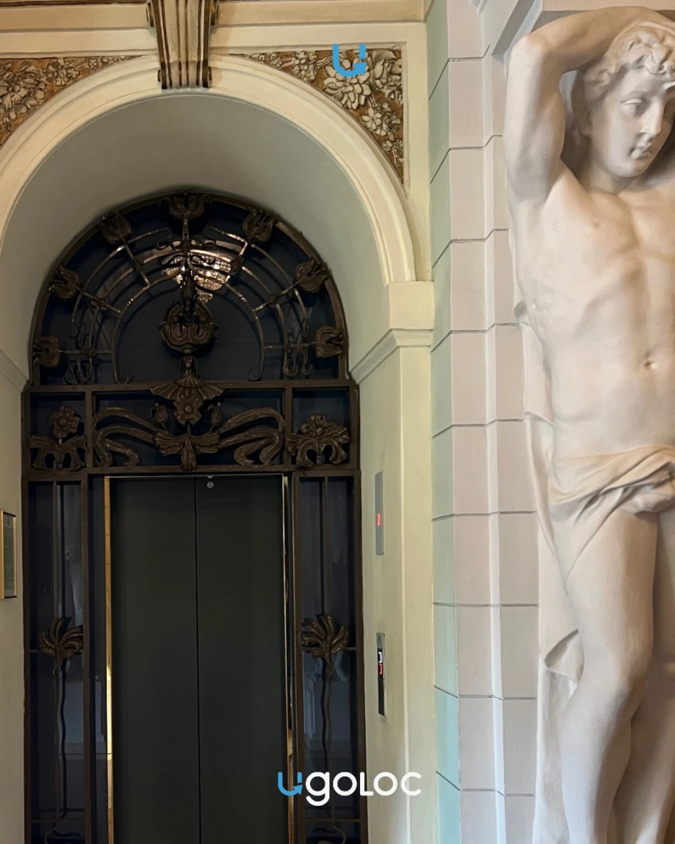 Лифт в отеле "Метрополь"