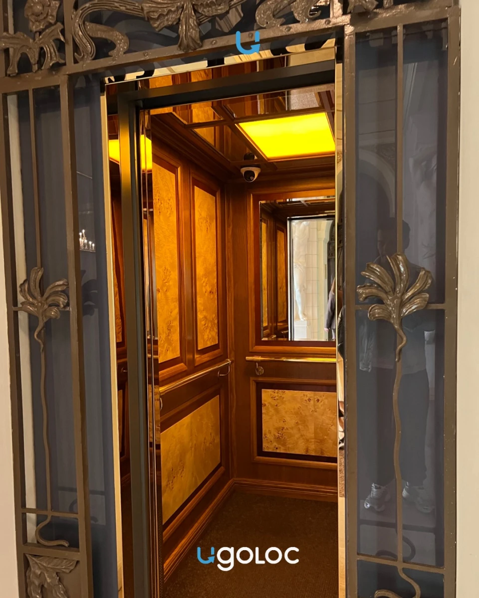 Лифт в отеле "Метрополь"