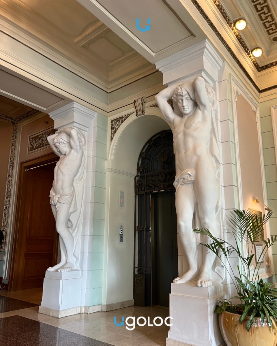 Лифт в отеле "Метрополь"