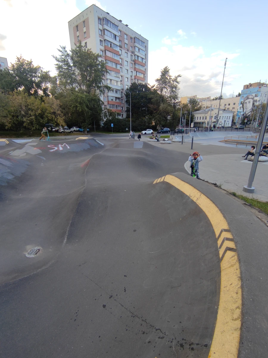 Скейт-парк и детская площадка