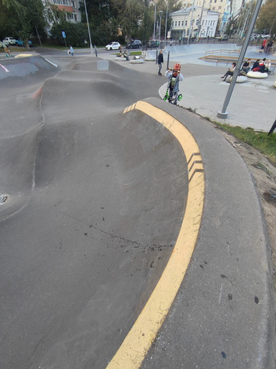 Скейт-парк и детская площадка