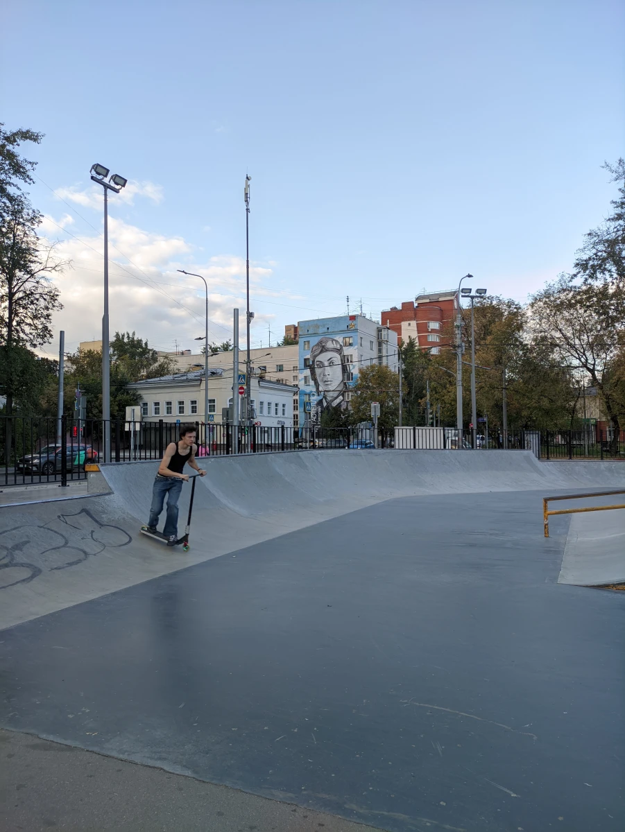 Скейт-парк и детская площадка