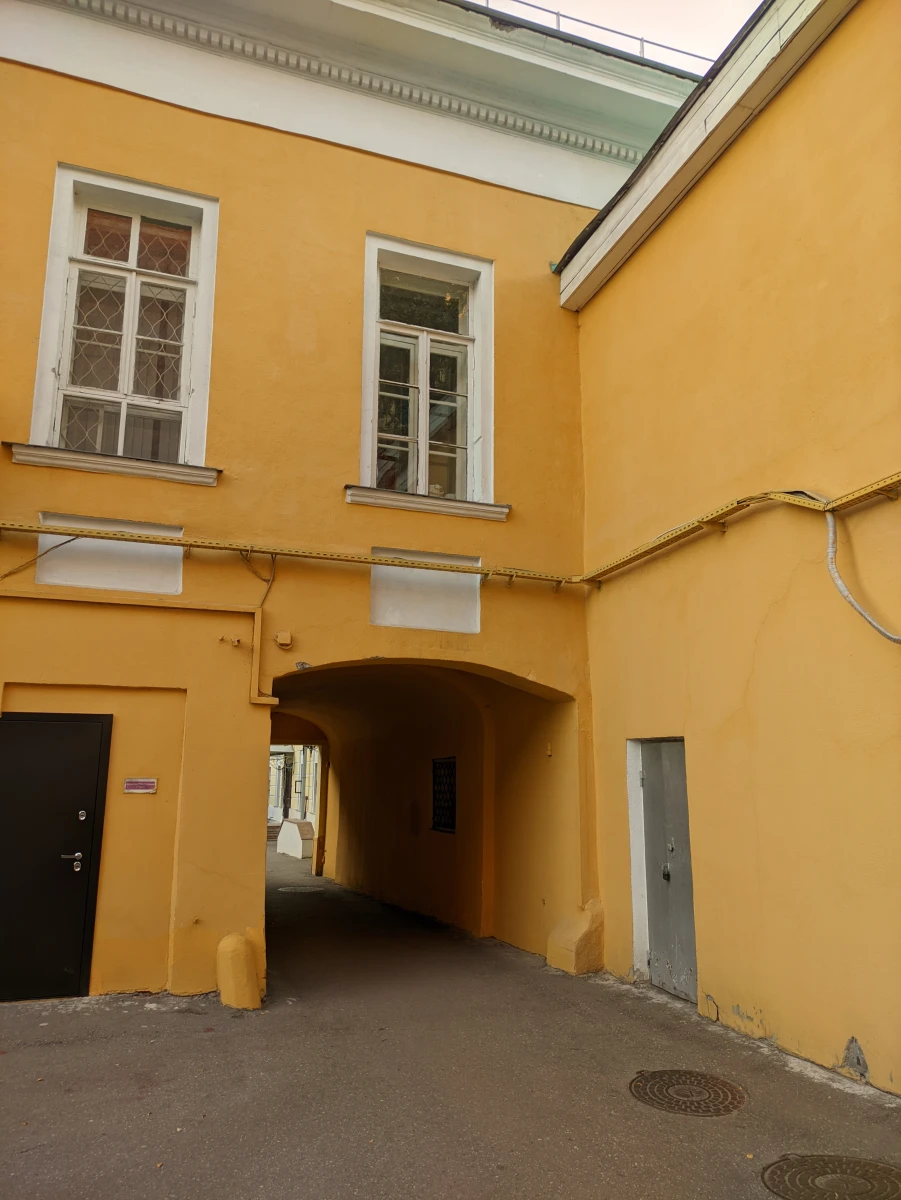 Очень жёлтая арка