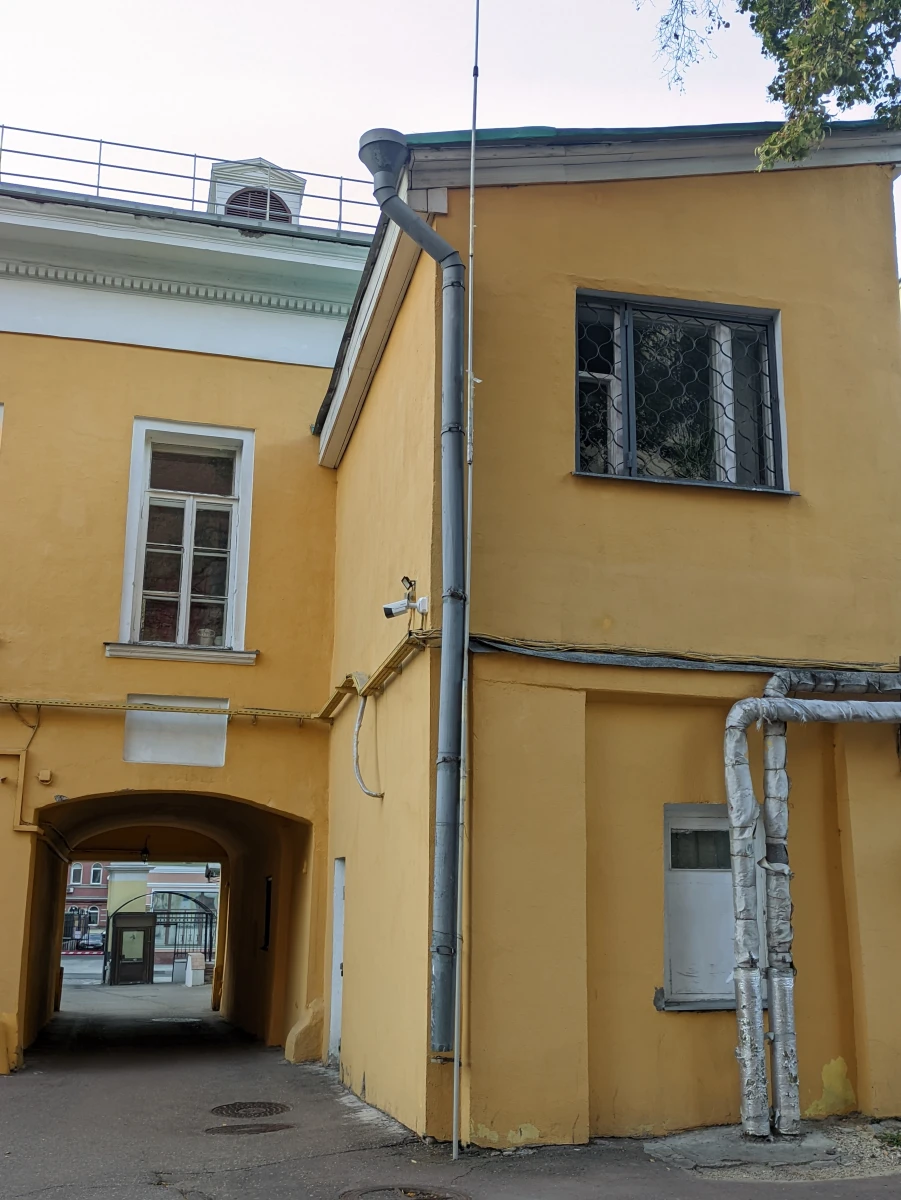 Очень жёлтая арка