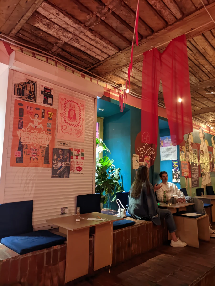 Веранда и зал кафе "Tricky"