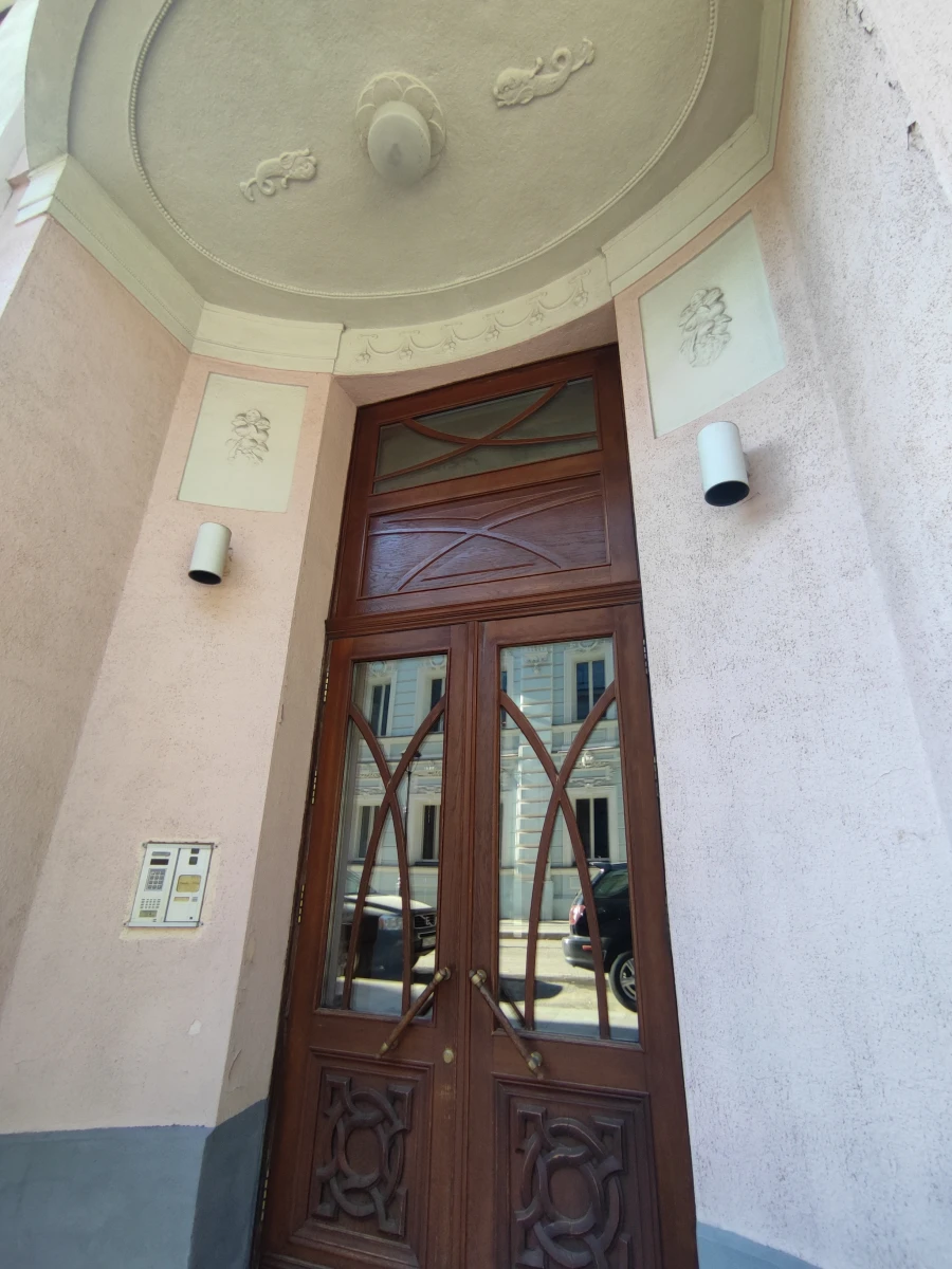 Фасад и входная группа дома Зиминой