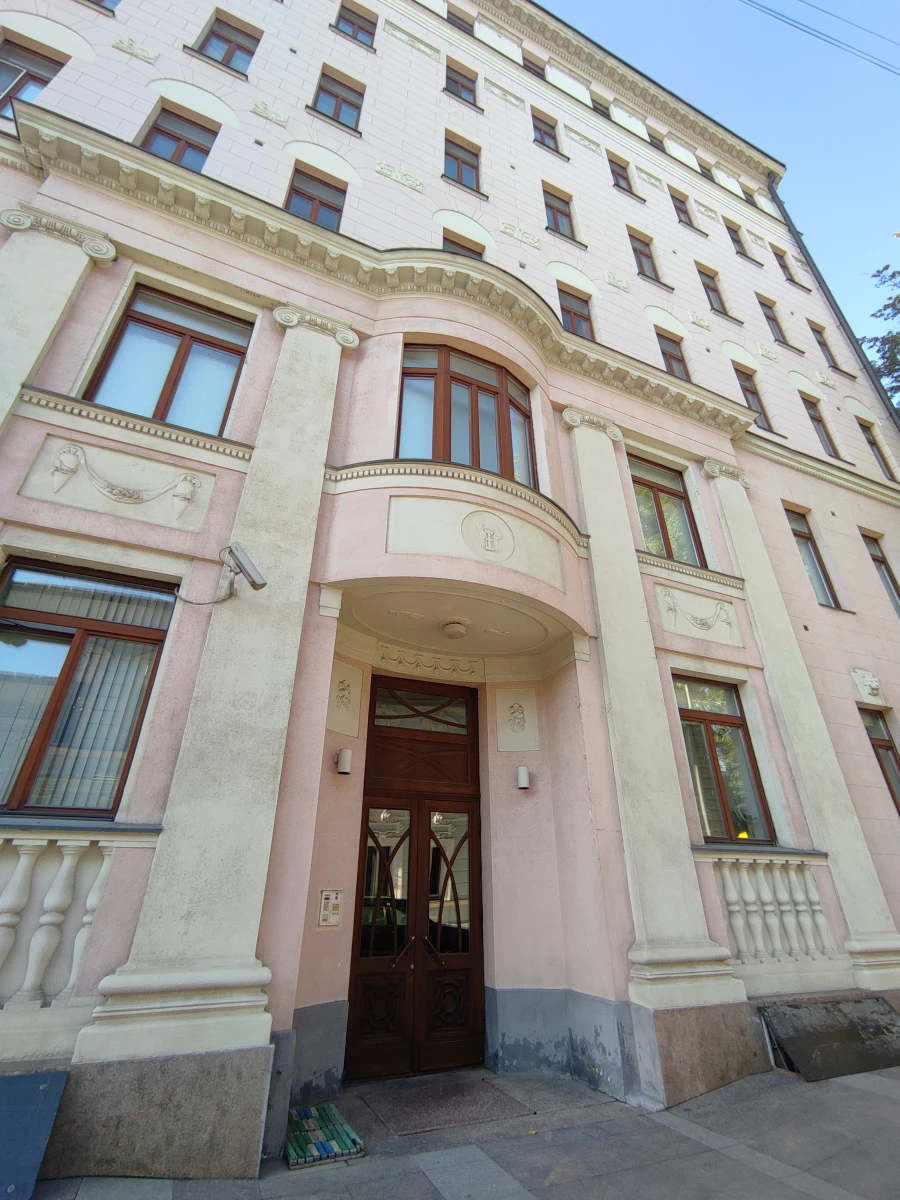 Фасад и входная группа дома Зиминой