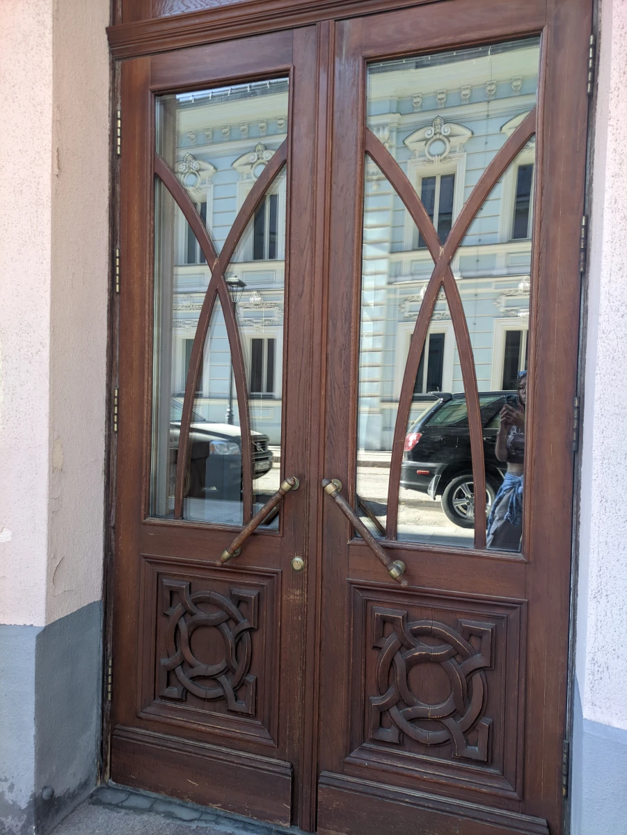 Фасад и входная группа дома Зиминой