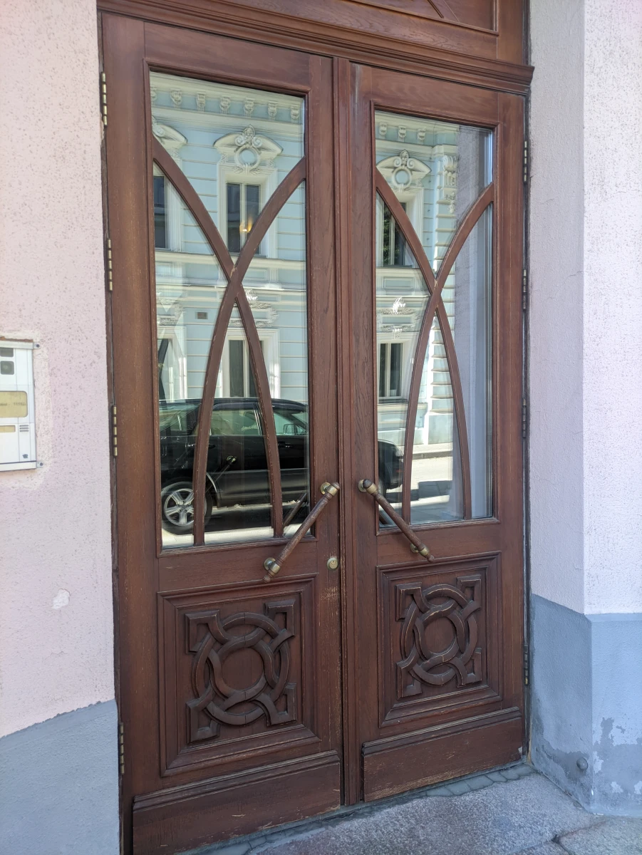 Фасад и входная группа дома Зиминой