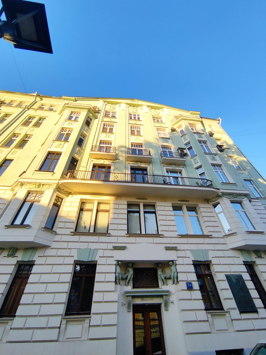 Двери в мятном цвете