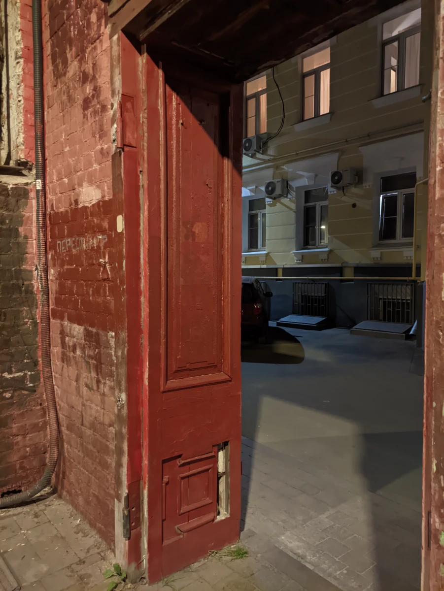 Руины стены дома